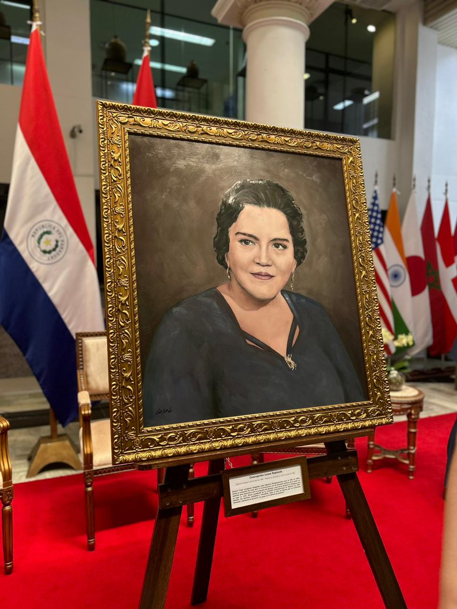diplomaticaspy's tweet photo. Hoy se realizó el acto de donación del retrato de Concepción Leyes Espínola,  escritora, periodista, educadora y diplomática paraguaya, que se constituirá en el primer retrato de una mujer diplomática que será exhibido en el Ministerio de Relaciones Exteriores. https://t.co/UZcCwqSEZL