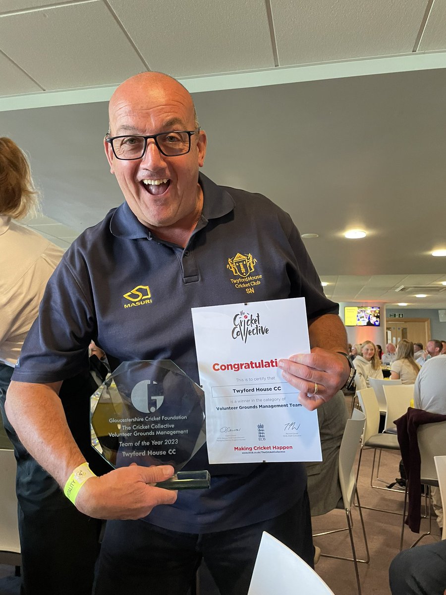 TwyfordHouseCC's tweet photo. Up the Twyford House…here are your @GlosCricketFdn volunteer Grounds team of the year 😍 Thank you to our amazing grounds team for all their volunteer efforts on the ground, you are amazing 🤩 https://t.co/uTWxKt0zil