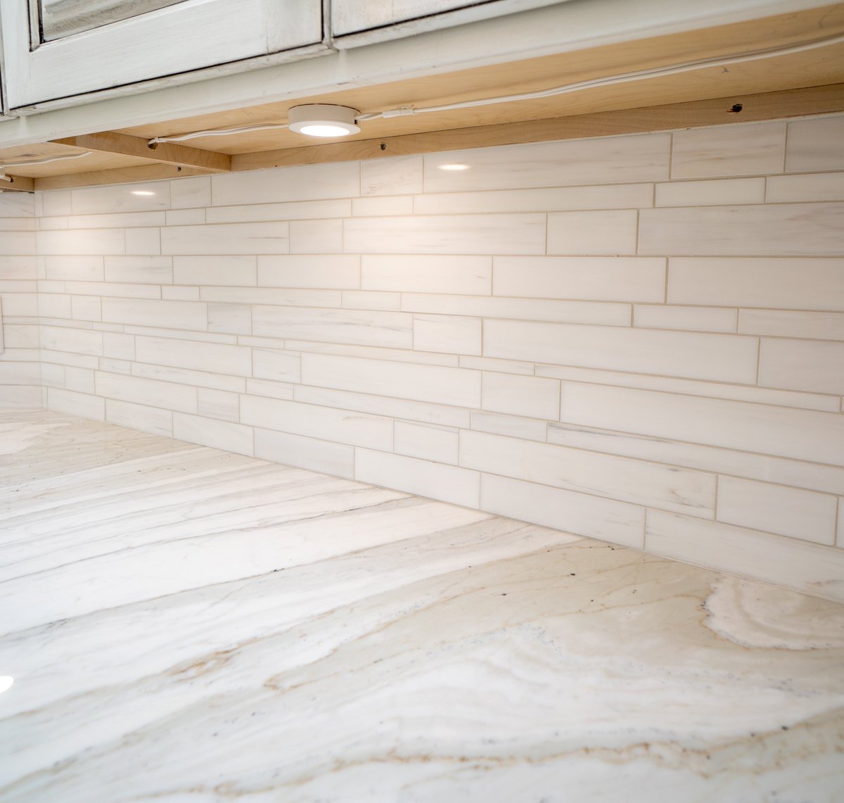 TileCenterUsa's tweet image. Elevate with Eye-Catching Backsplash! ✨🍳 Browse our range at tilecenterusa.com/products/ceram… or visit our store. Let your kitchen shine! 🍽️🏠 #TileCenter #KitchenDesign #BacksplashInspiration #TransformYourSpace