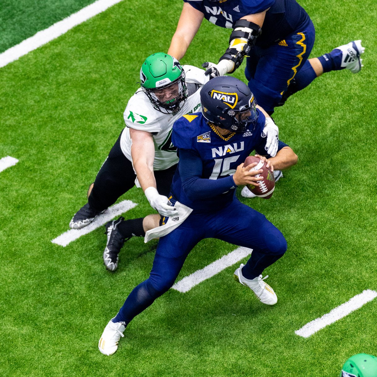 NFFNetwork's tweet photo. Shout out to All-@ValleyFootball DL Ben McNaboe, the @UNDsports nominee for the 2023 #CampbellTrophy! https://t.co/NgnaRLukaa