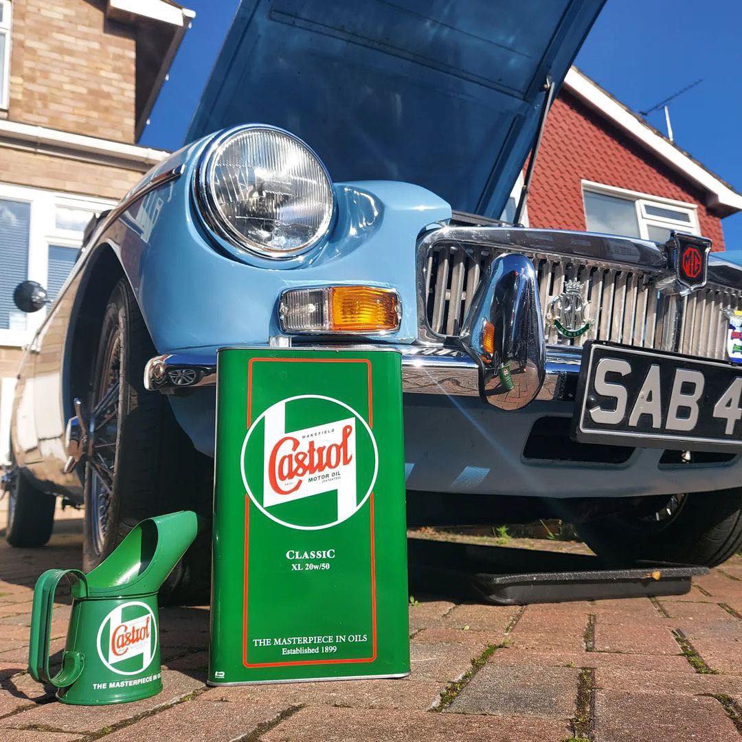 The perfect oil for an iconic British sports car.  A drop of Castrol Classic Oils!

Sterling work by @bluebell_the_1972_mgb 

💚❤️

#car #mgb #castrol #sunday #britishleyland #britishclassiccar #britishsportscar #classicbritishsportscar #cardaily #oilcan #classiccar #sportscar