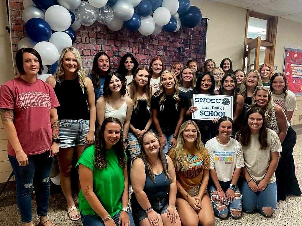 SWOSU_DOE's tweet image. Welcome back, Dawgs!! It was great to see everyone on campus today! #SWOSU #GoDawgs