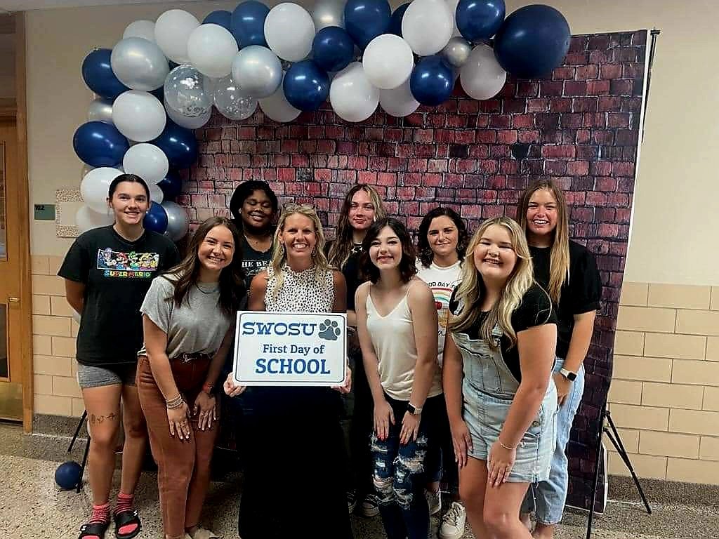 SWOSU_DOE's tweet image. Welcome back, Dawgs!! It was great to see everyone on campus today! #SWOSU #GoDawgs