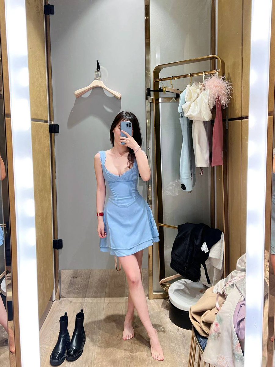 LinlinTomas68's tweet photo. "Life is not about competing with others, but about devoting yourself and achieving your own goals." ❤️😉
.
.
.
#グラビアアイドル #グラビア撮影 #followme #like #japan #selfie #ootd #instagood #sea #맞팔 #tagsforlikes #몸스타그램 #东京 #动漫 #discoverbretagne #bretagnet https://t.co/oWvPB7toWB