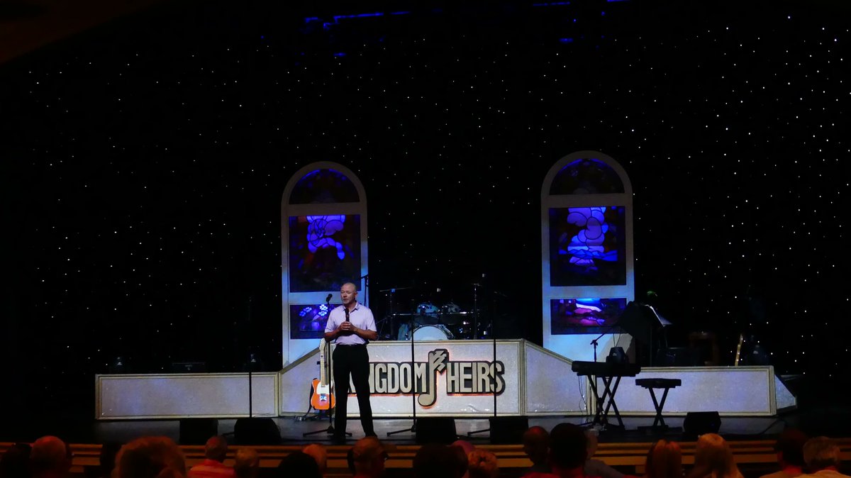DollywoodP's tweet photo. If you like southern gospel music, and you arrive on your #DollywoodWalkabout closeto the time of one of their first shows, the first stop in the park easily is to see the #KingdomHeirs. @Dollywood https://t.co/hNfazgbOMX