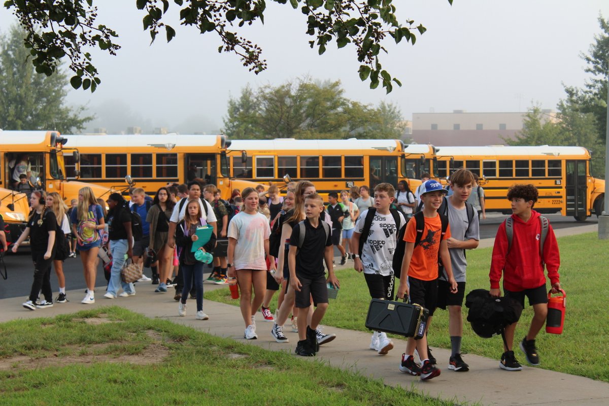 PlatteCountyR3's tweet photo. All tier one bus routes (PCHS, PCMS, and Platte Purchase) are out for delivery and pretty much on schedule! #PCR3FirstDay https://t.co/Y40yXEzDDT