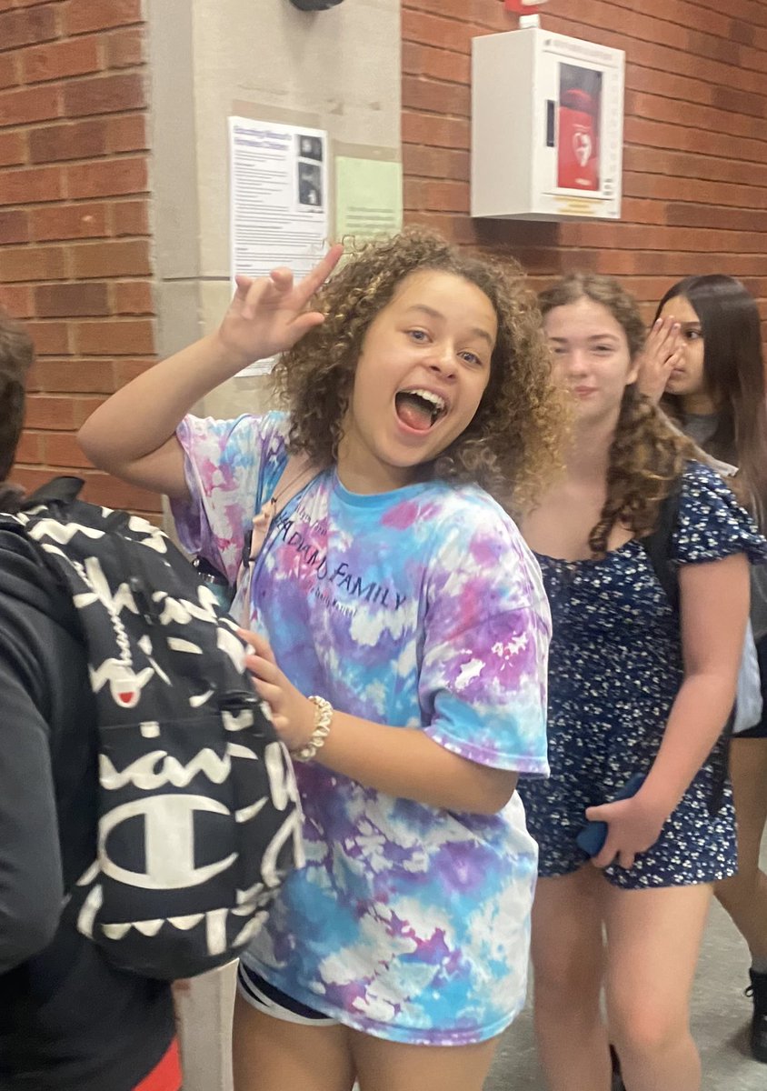 mserinthompson's tweet photo. Those first day of school vibes! #smsbelieves https://t.co/YVea0fmI45