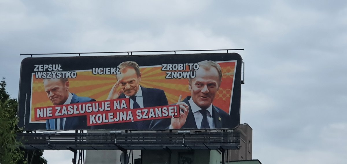Entuzjasta86's tweet image. Real thing oznaczam zainteresowanych @donaldtusk @pisorgpl  
Plakat nadaje sie na mema. Szkoda publicznych pieniedzy na drukowanie #kampaniawyborcza #monthypython