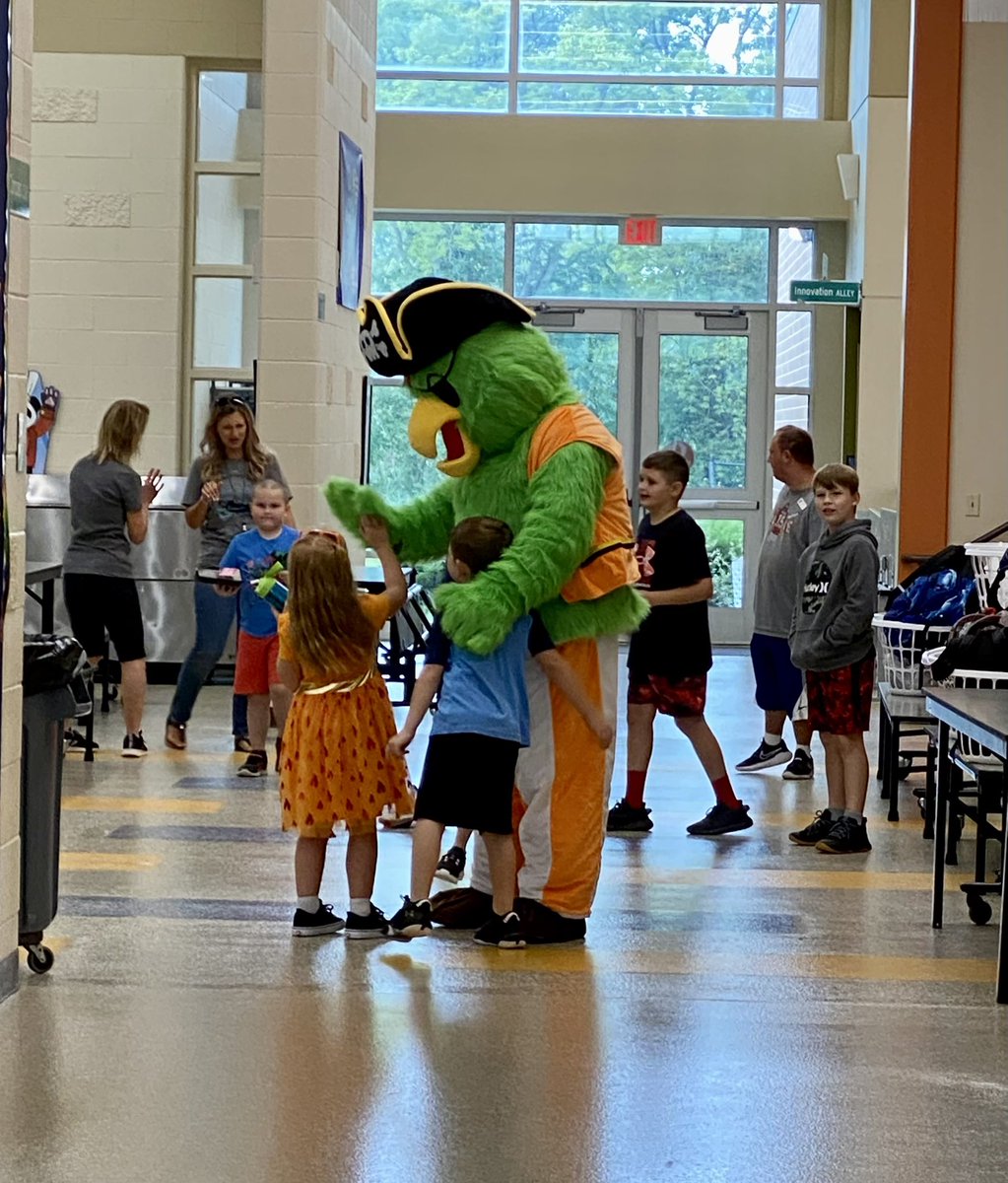 PlatteCountyR3's tweet photo. @CompassElemPCR3 students were greeted by a special parrot (aka custodian) for their #PCR3FirstDay! 🧡🖤 https://t.co/ceKRuy3rSn