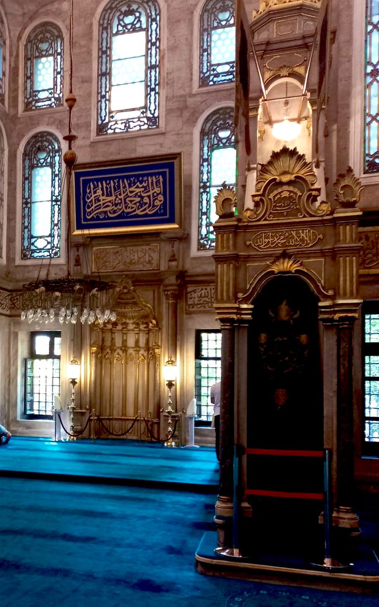 camiistan's tweet photo. Eyüp Sultan Camii'nde Skandal!

Eyüp Sultan Camii’nin 223 senedir orada duran mihrap alınlığı tiktokçu ve facebookçu ruh hastaları "üzerinde papaz görünüyor" dedi diye kapatıldı. O alınlık dönemin mimari özelliklerinden bir süslemeyle minber kapısıyla birlikte tasarlanmıştı. https://t.co/nSBRljRwHD