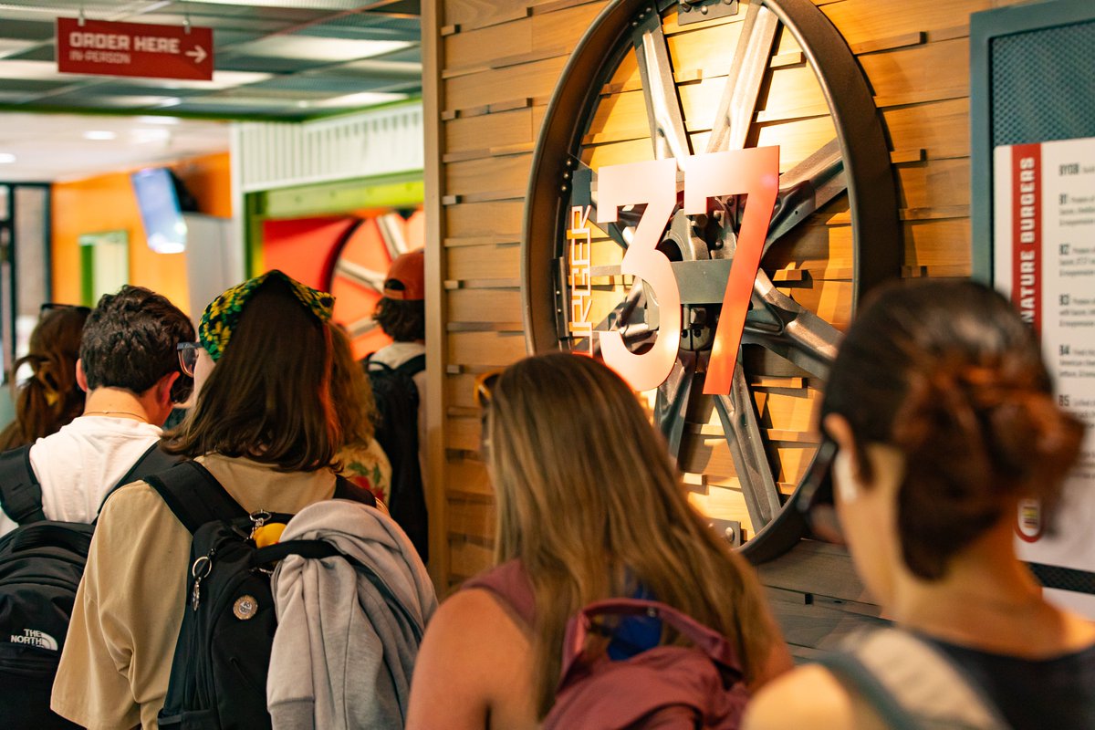 HokieDining's tweet photo. We had a WONDERFUL first day of classes - here's a quick peek of yesterday's opening day fun.  See the full album on our Facebook page! #VTdining #hokiedining #VT27 https://t.co/zv37ed1Zol