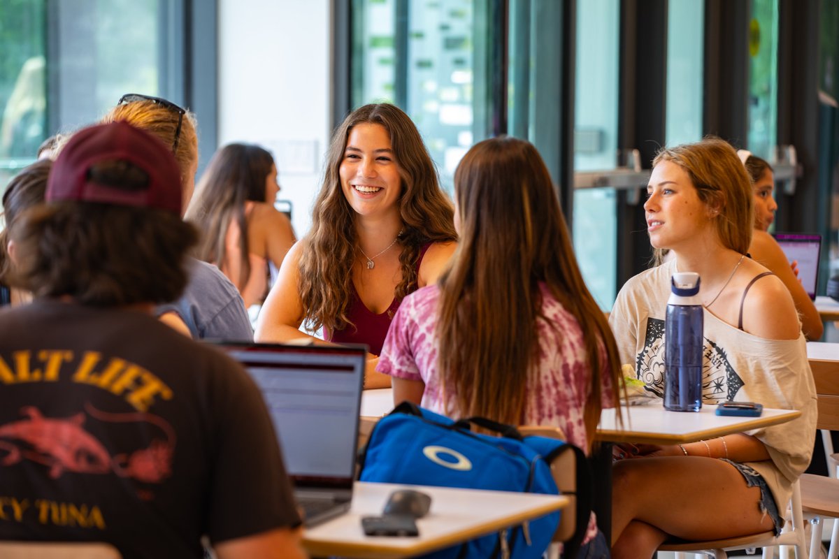 HokieDining's tweet photo. We had a WONDERFUL first day of classes - here's a quick peek of yesterday's opening day fun.  See the full album on our Facebook page! #VTdining #hokiedining #VT27 https://t.co/zv37ed1Zol