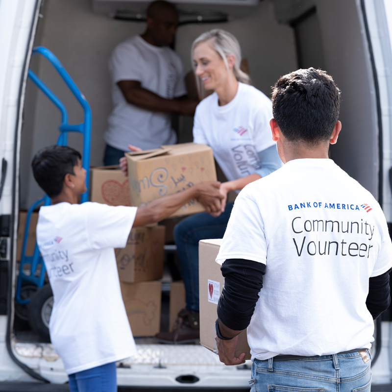 BankofAmerica's tweet photo. Our employees are committed to sharing success with our communities, spending nearly 2M hours volunteering last year alone.