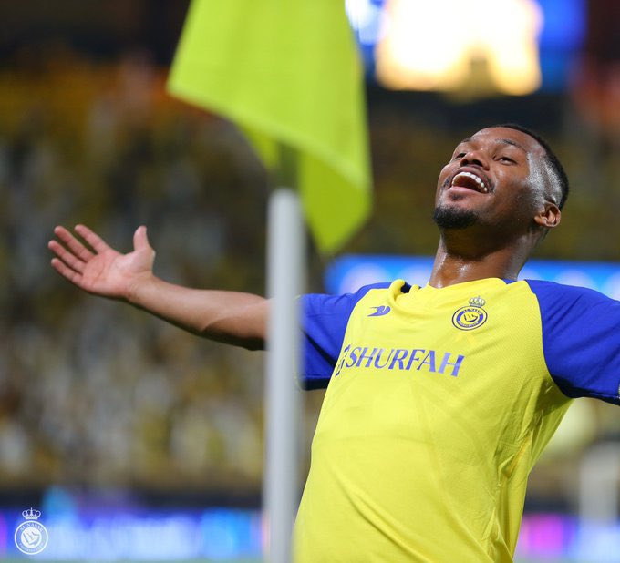 شكراً #تمبكتي لقبولك عرض #الهلال الاقل والاضعف ، وأبقيت #ايمن للنصر 
#النصر_شباب_الاهلي