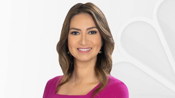 cbkmediamgt's tweet photo. Wishing meteorologist client @ChelseaAmbrizTV a happy one year anniversary at @nbc6 Twelve months ago, Chelsea left Denver for Miami and she's been a fantastic addition to the South Florida market. 
#MiamiTVNews 
#NBCMiami
#NBCUniversal 
#Meteorologist
#TeamCBK https://t.co/FhioVy2uEs