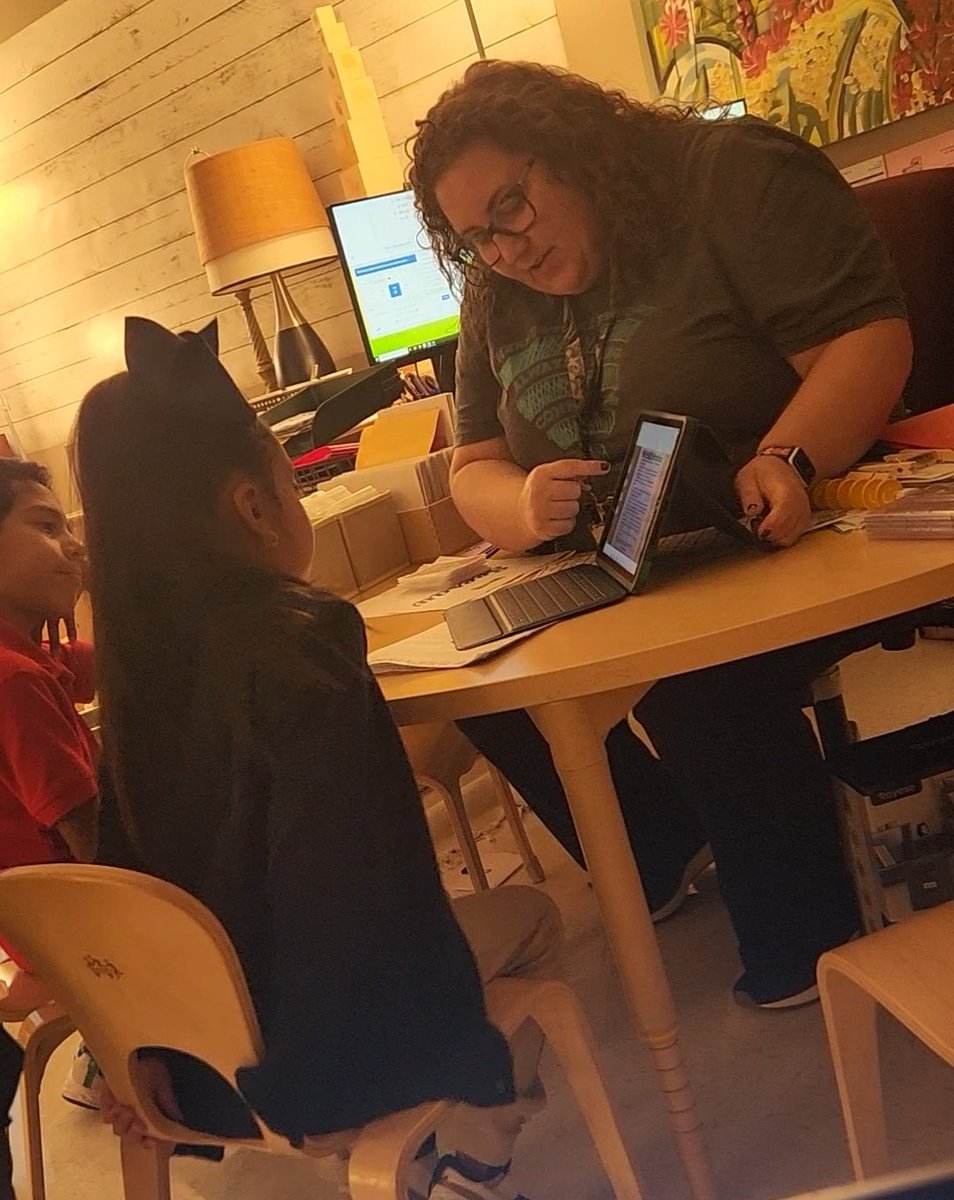 leahannmart's tweet photo. Our Lower Elementary &amp; Upper Elementary students are engaged in their learning! Week 3 and we are on a roll! @NoraBhatti @ms_sawhite @Herfurth_Bronco https://t.co/N1sb9bYxW1