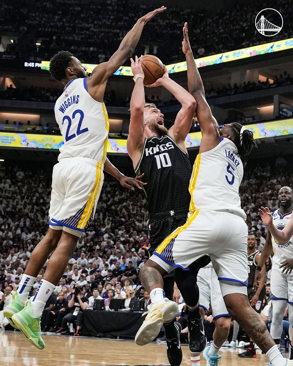 warriors's tweet photo. Packin' pressure 

#DubsDefenseWeek https://t.co/vJ7cq8Ryfs