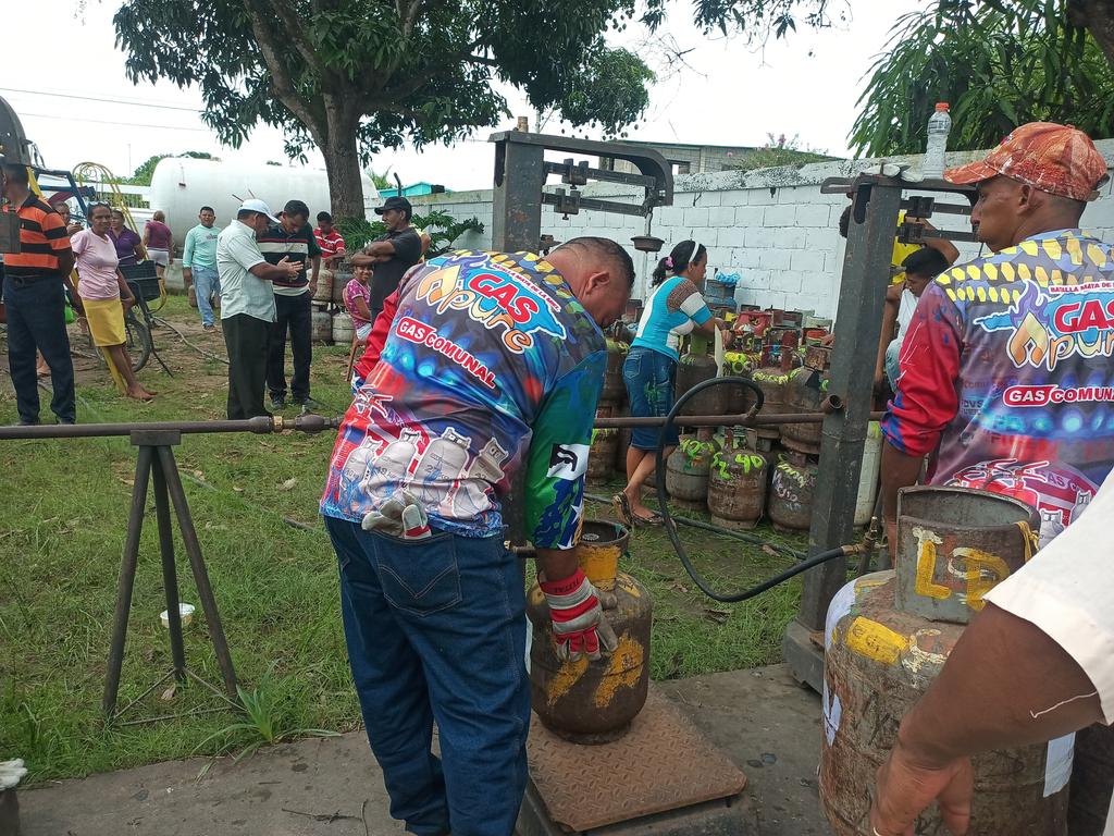 PDVSAGAS_APURE's tweet photo. Mantente informado sobre la distribución de G.L.P en el estado Apure a través de la cuenta de @PDVSAGAS_APURE. ¡Sígue y no te pierdas ninguna actualización! #Apure #GasComunal @NicolasMaduro
@Dcabellor
@pechecaldera
@PartidoPsuv
@eduardopiate2
@gas_comunal https://t.co/TckRbpJjUh