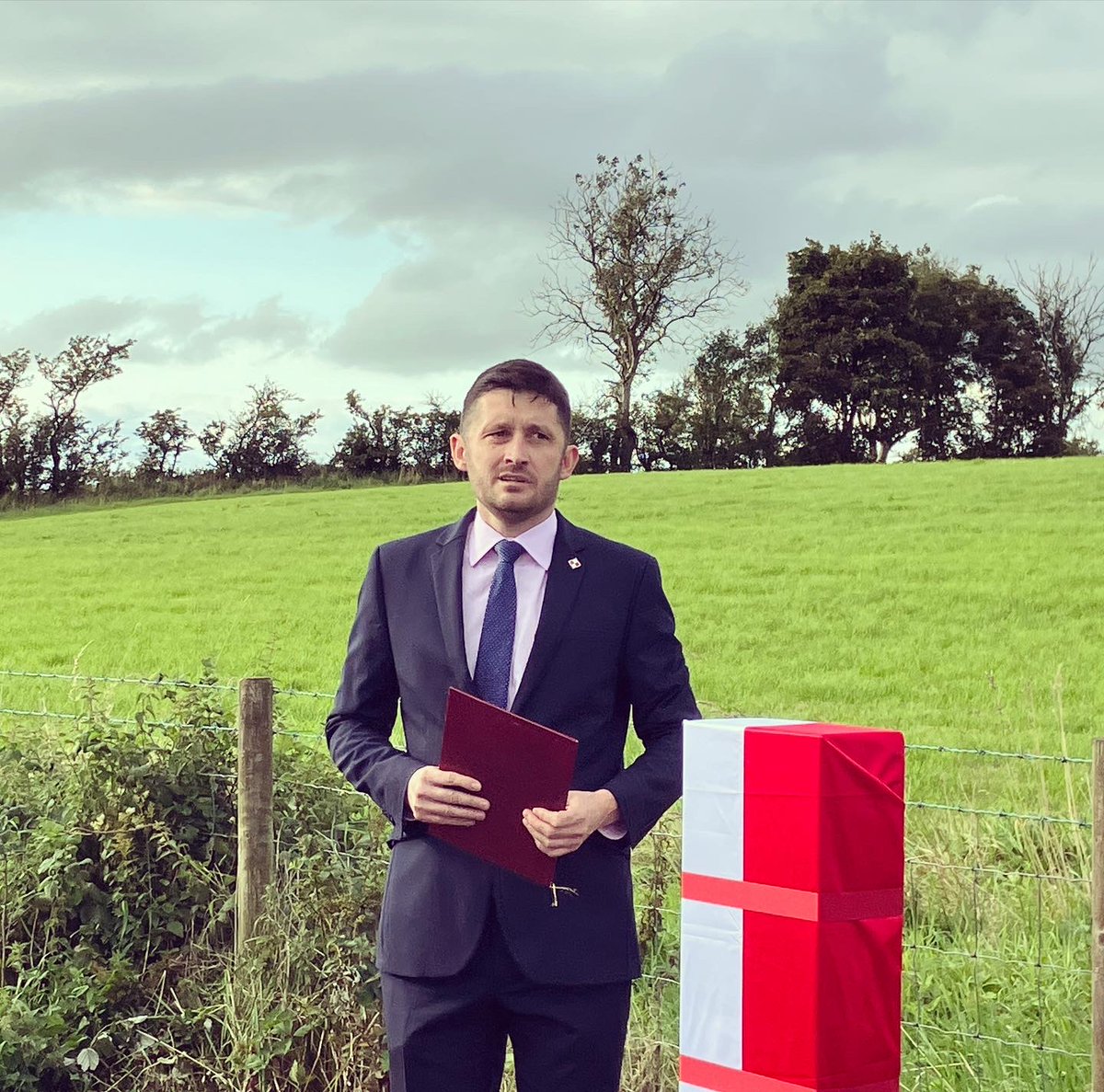 1leekane's tweet photo. Beautiful and poignant evening with the Consul General of #Poland in NI, Mariusz Stus, and Maciek Bator, @WWIIPolesNI, at the unveiling of a memorial to Polish Air Force Pilot Officer Jerzy Ryszard Tuczemski on the 80th anniversary of his fatal crash outside #Rasharkin.

#FYFO https://t.co/dLlZrQ4rV2