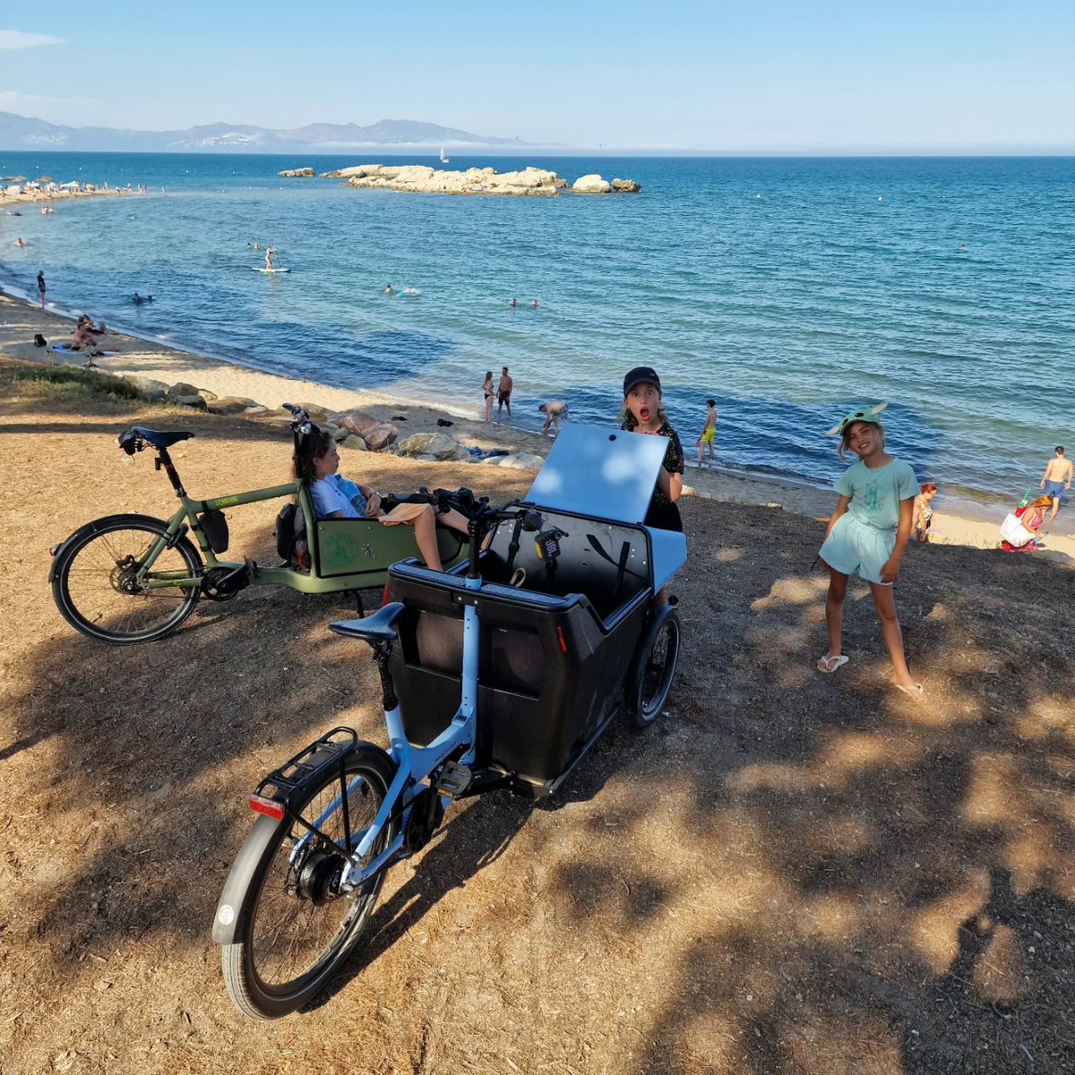 DrBeyk's tweet photo. Best way to explore is by cargobike... #Bullitt #cargobike https://t.co/5hIi4qlyGj