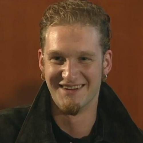 today is layne staley's birthday!

layne was born on august 22, 1967 and participated in bands like alice in chains and mad season. ❤️