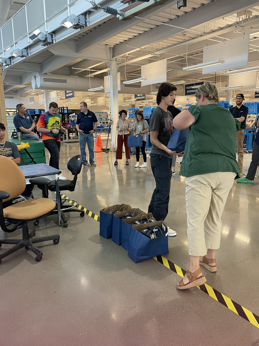 ChsEarly's tweet photo. Conner Heavy Equipment students receiving goody bags from Tente International. https://t.co/VNX5wYMCzU