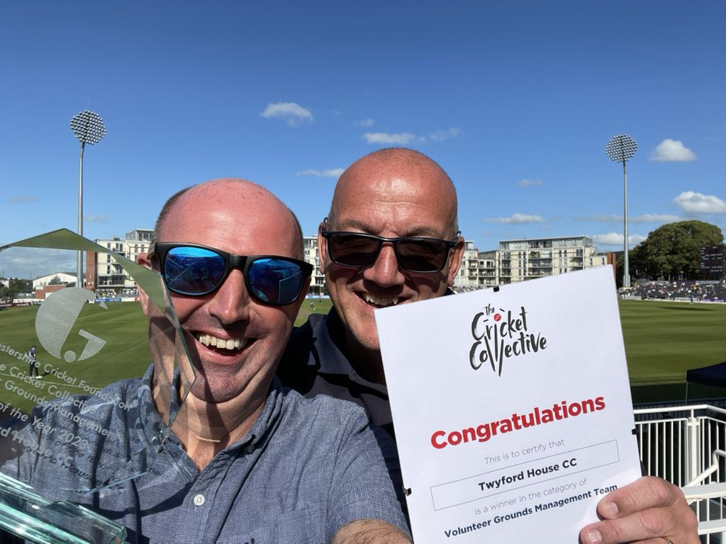 RossOpie's tweet photo. Up The @TwyfordHouseCC 🙌👍🏏 Volunteer award winners…love this club and the Twyford Family, proud to be part of the BS11 Fam 🙌😍🏏🦡🍺 #Tuesdayawardceremonys #GoGlos #Twyfordfamily https://t.co/ue3pExTEpU