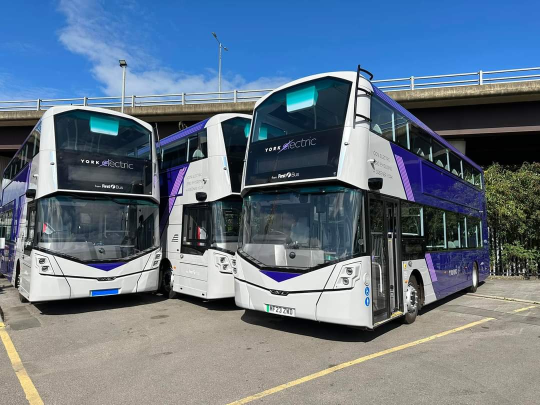 It seems like more of the York Electric vehicles have decided to join and they are currently being stored at Hunslet Park due to the insufficient amount of space at York depot for the rest of the electric buses.. Those are replacing diesel buses #york #firstyork #electricbus