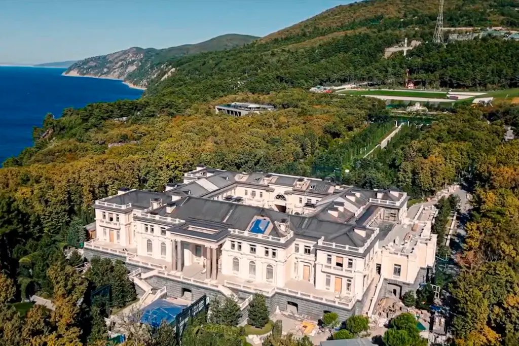 InuMadFer_It's tweet photo. @Dpol_un How can #pedoputin this palace on his salary? Ah yes russian regional power corruption
#BlackSeaPalace #PutinCorruption https://t.co/z5uwYsGnVy