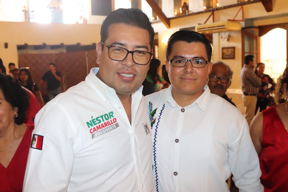 NestorCamarillo's tweet photo. Desde #Tehuacán, en compañía de mis amigos dirigentes del PAN y PRD, @Augustadrh y @CarlosMtzAmador sostuvimos una #RuedaDePrensa en la que afirmamos que si vamos juntos recuperaremos este importante  municipio,  para devolver a la ciudadanía los buenos gobiernos que se preocupaban por el bienestar de las familias.
#UnidosSíPodemos 🇲🇽