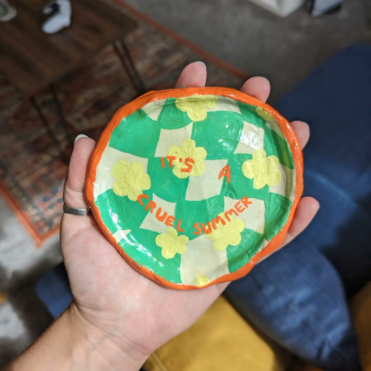 auipvu's tweet photo. I stopped posting here a while ago but in case you didn't know I have a tiktok (justdeenie) and instagram (just.deenie) where I've been sharing my journey into 6 months of sobriety, my mental health recovery and my newfound hobby - clay! https://t.co/vRfIn9wVOg