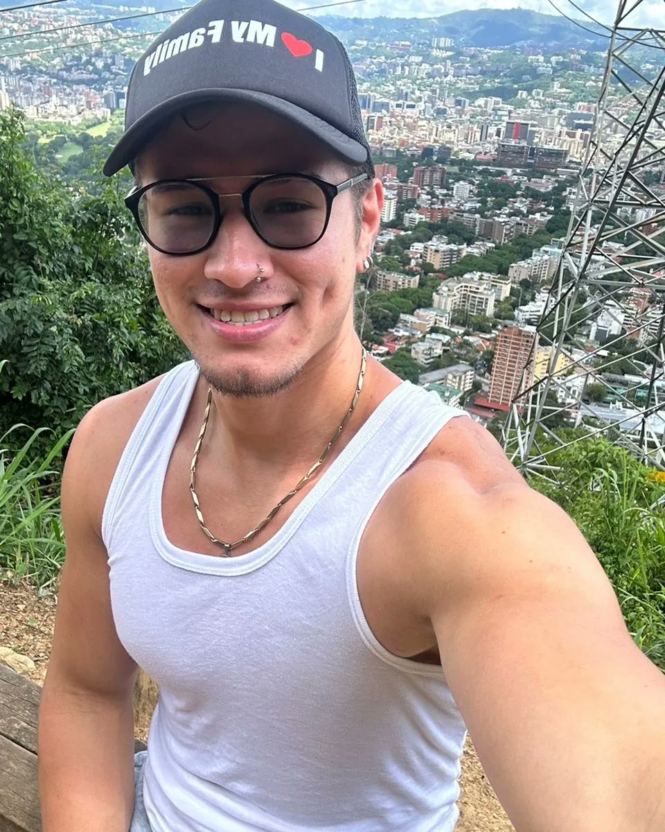 JustinGranchell's tweet photo. Piensa en grande y ejecuta con pasión 🤜🏻 https://t.co/lCrCQ8xIWw