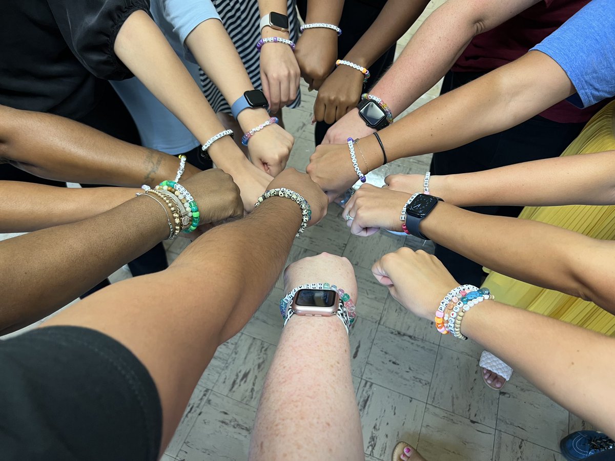 cmbradybrooks's tweet photo. Excited that our 1st-3rd year @moraviapark_105 new educators met their mentors yesterday 🦁💙 New year, new goals, &amp; one word 🐝 commitments! This new school year is going to 🐝 amazing! @BaltCitySchools @BaltSEL https://t.co/qaC1lgmg1K