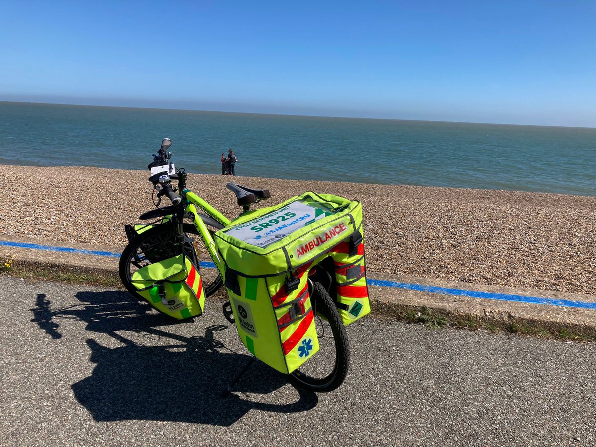 SJAEastCRU's tweet photo. Last weekend we had cyclists out covering the annual @AldeCarnivalUK weekend. A brilliant 3 days as always with plenty of โ๏ธ. Great teamwork from @SJA_IpsFelix , @StJohnLowestoft & @SJASuffolkyouth #CycleResponseUnit #Carnival #Aldebrugh https://t.co/sM0p6E1BpH