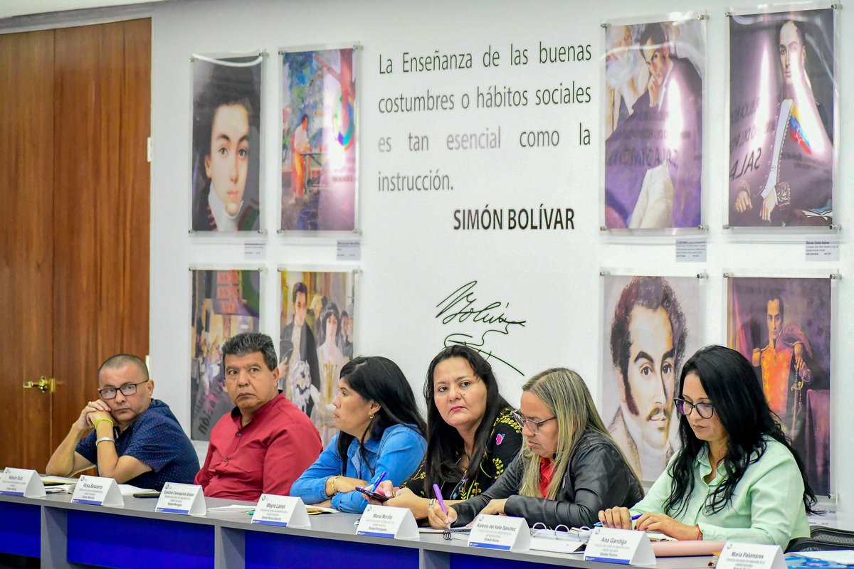 Con alegría y compromiso sostuvimos una productiva jornada de trabajo con las/os Directoras/os de los Centros de Desarrollo de la Calidad Educativa a nivel nacional para planificar y preparar las acciones del año escolar 2023-2024. 

<a href="/NicolasMaduro/">Nicolás Maduro</a>
@MPPEDUCACION