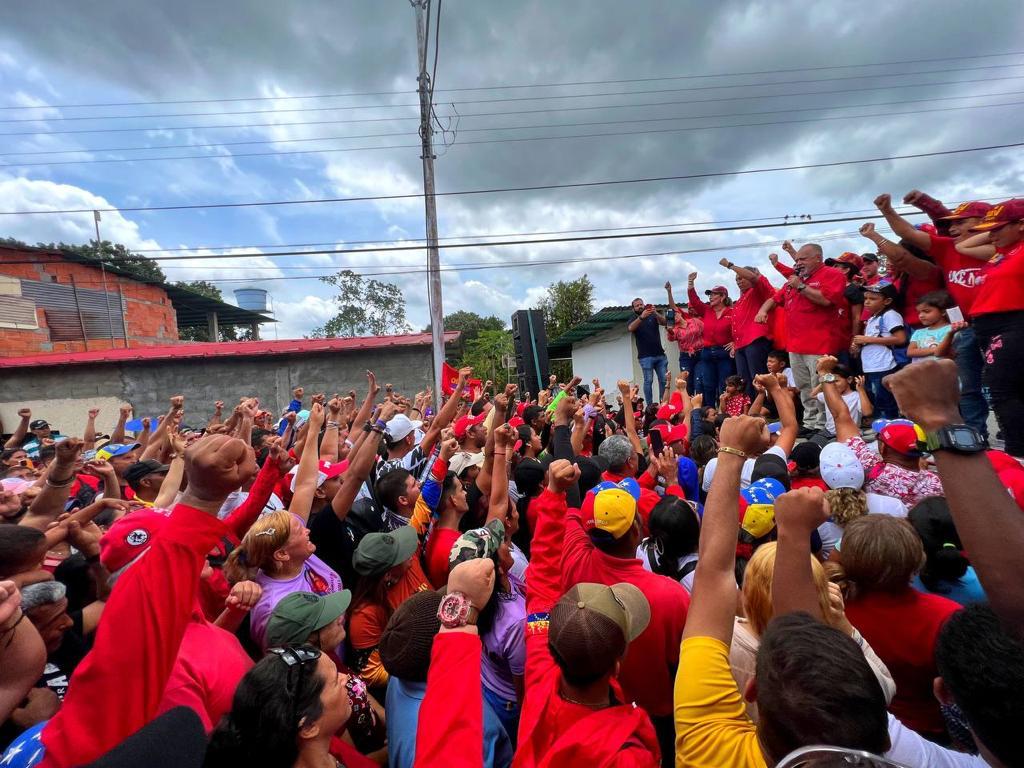 En imágenes: Pueblo venezolano desbordó de alegría las calles de Isnotú en apoyo al presidente Nicolás Maduro goo.su/Bxwc2S @NicolasMaduro @dcabellor #PsuvEnLaCalle