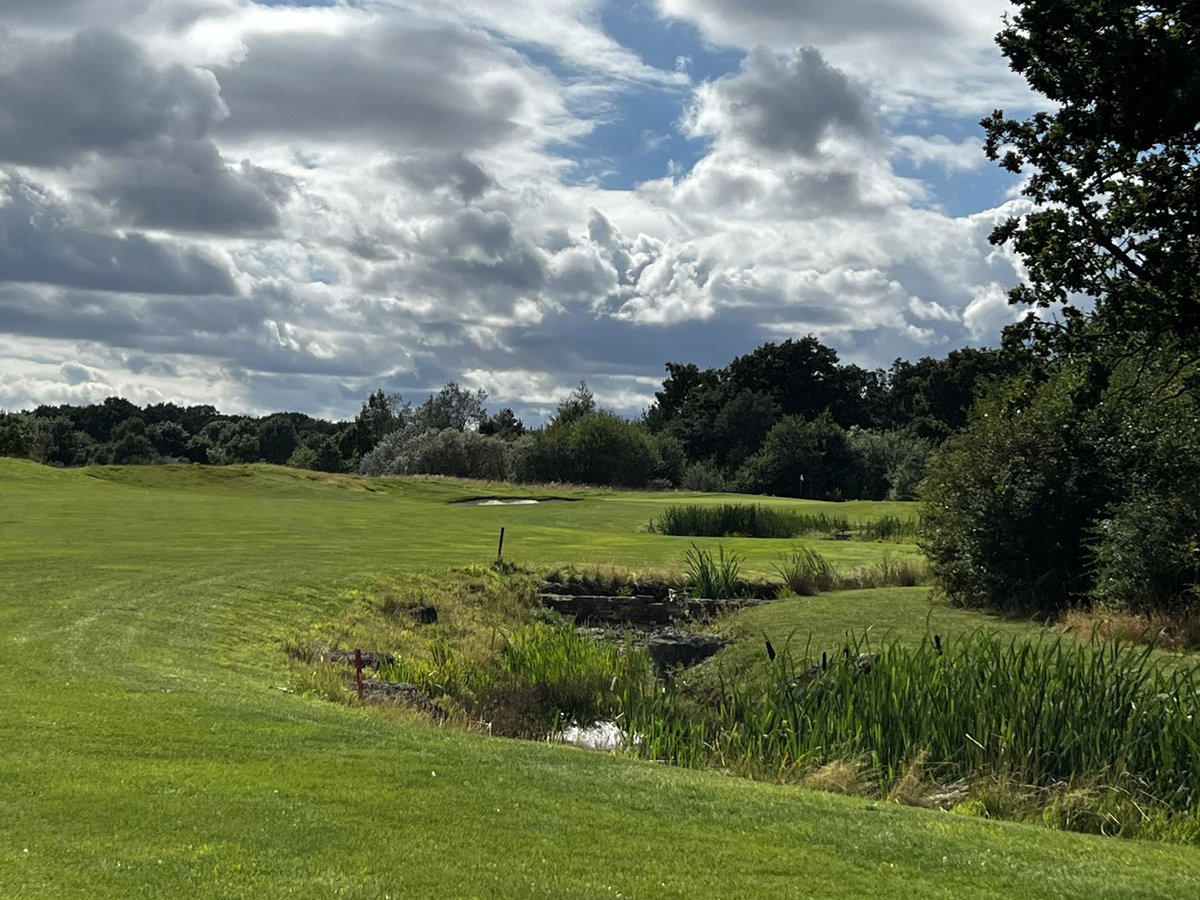 trickgolfshow's tweet photo. Stunning afternoon #Golfing @ThonockPark on #KarstenLakes perfect venue for your next #GolfDay #SocietyGolf #CorporateDay #CharityGolfDay interested join me #DavidEdwardsInvitational in aid of @ProstateUK 13 September Fantastic Prizes £300 Team of 4 Dinner &amp; Entertainment ⛳️ https://t.co/slYEAhd83i