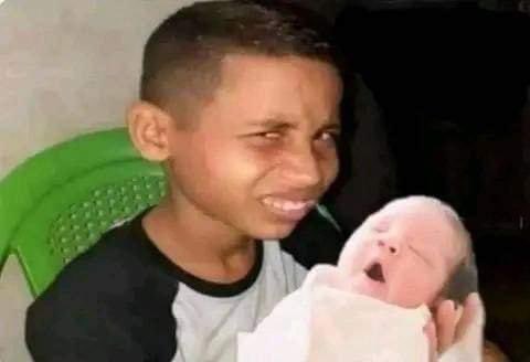 clubdoscorno's tweet photo. Quando eu seguro um bebê e alguém diz:
"Falta você ter o seu agora" https://t.co/JKz9nvKWZe
