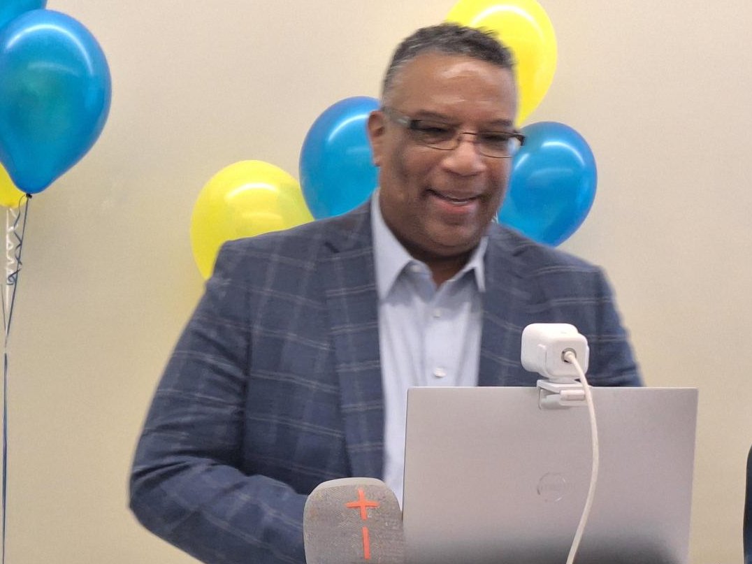 BlackChurchesDE's tweet image. Here are some behind-the-scenes photos from @BlackChurchesDE #ACP Natl Day of Action Kickoff webinar on Aug 19. Check out our partners from @MetropolitanAME, @FCC, @NTIAgov, @OCTODC &amp;amp; DC Councilman @trayonwhite at the DC kickoff at Ballou HS. #BlackChurches4DigitalEquity