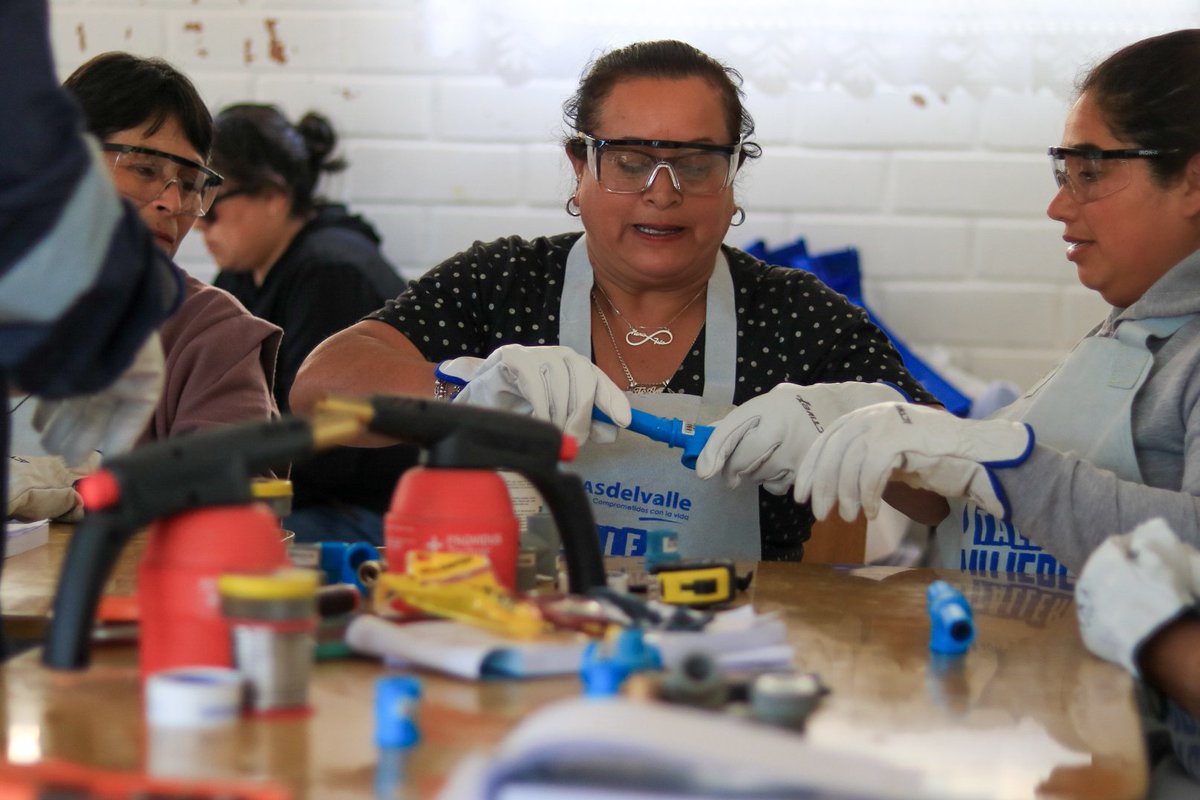 GetBlockGamer's tweet photo. #MujeresGasfiter Seguimos con nuestros talleres en la Provincia del #Choapa. Nos encontramos en la comuna de #Canela, donde un grupo de entusiastas mujeres aprende sobre gasfitería e instalaciones sanitarias. https://t.co/NgSHmagsuK
