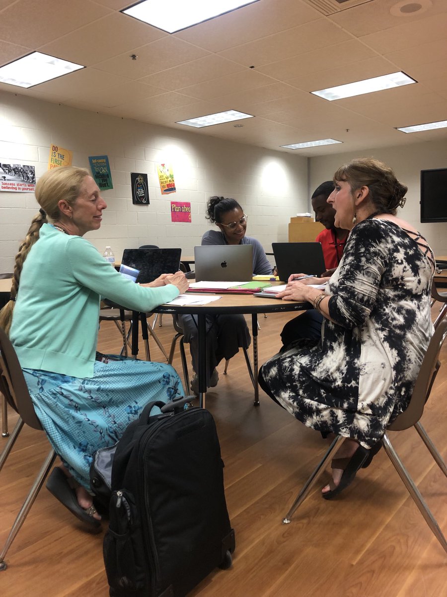 Sarah Harris tweet media