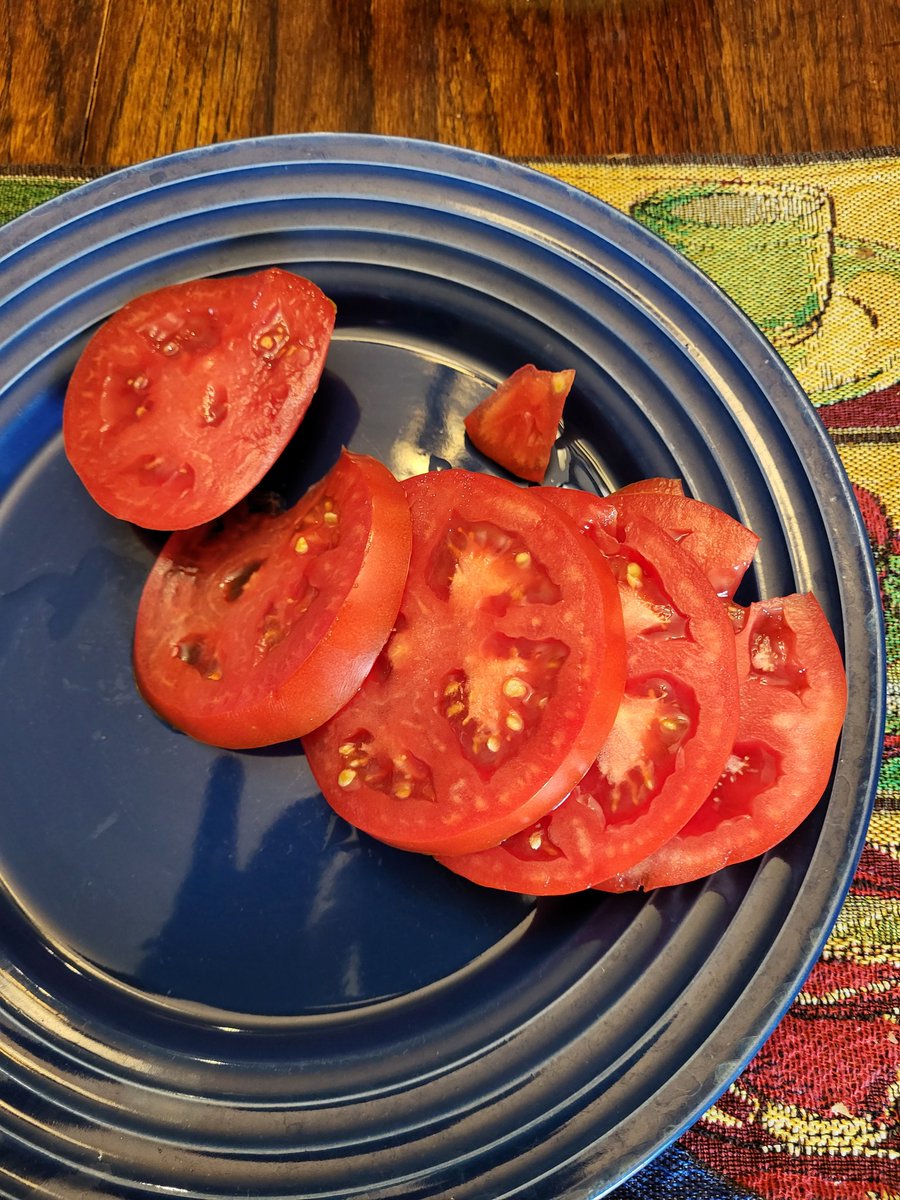 tlfruech46's tweet photo. What would life be without home grown tomatoes! https://t.co/zgYzOm8BbC