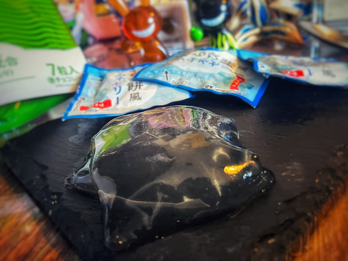 poison_sp's tweet photo. わらび餅風ラムネゼリー、凄くプルプルして見た目が綺麗だけど目を瞑って食べたら駄菓子のコレ。 https://t.co/ZqvBEmH6Lj