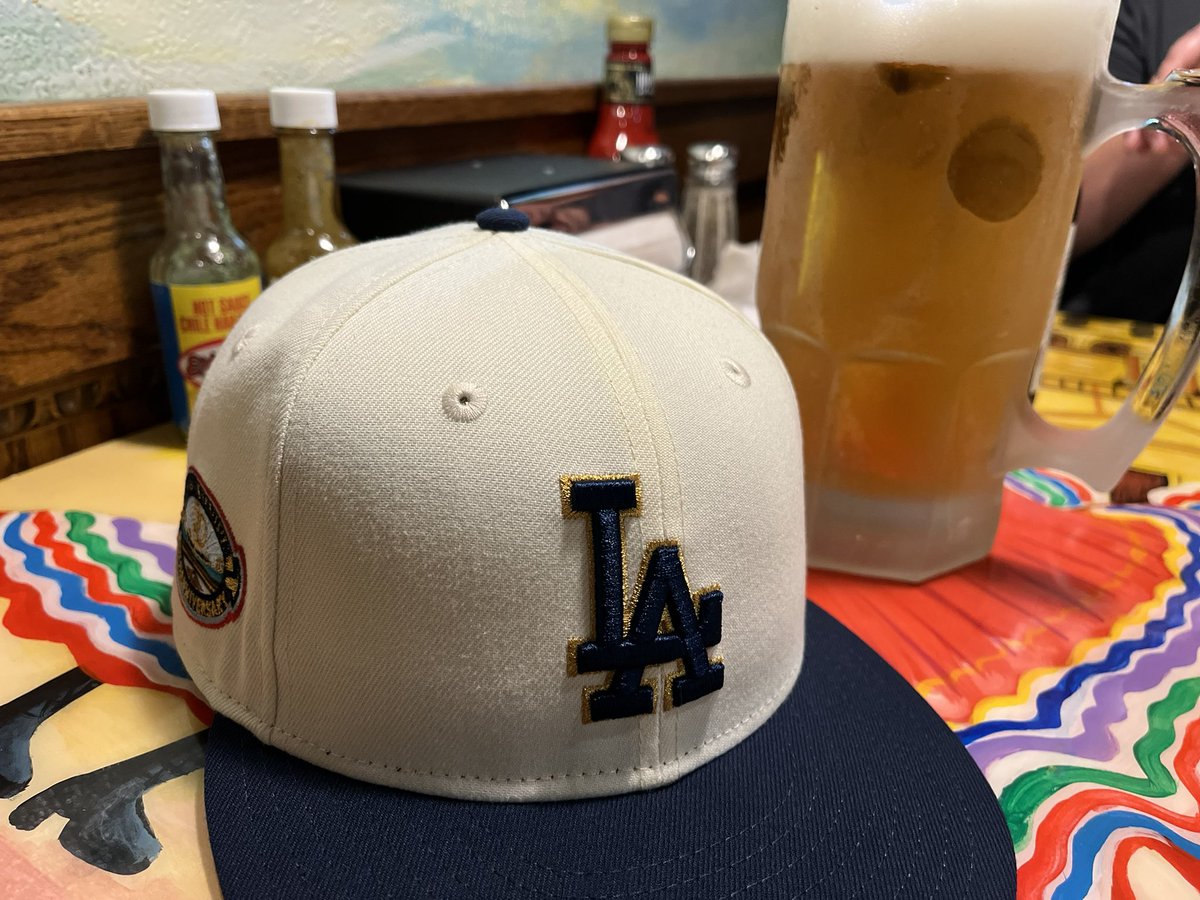 GuyBangle's tweet photo. FOTD @HatClub #beerpack and a kid free happy hour https://t.co/fz08kog83l