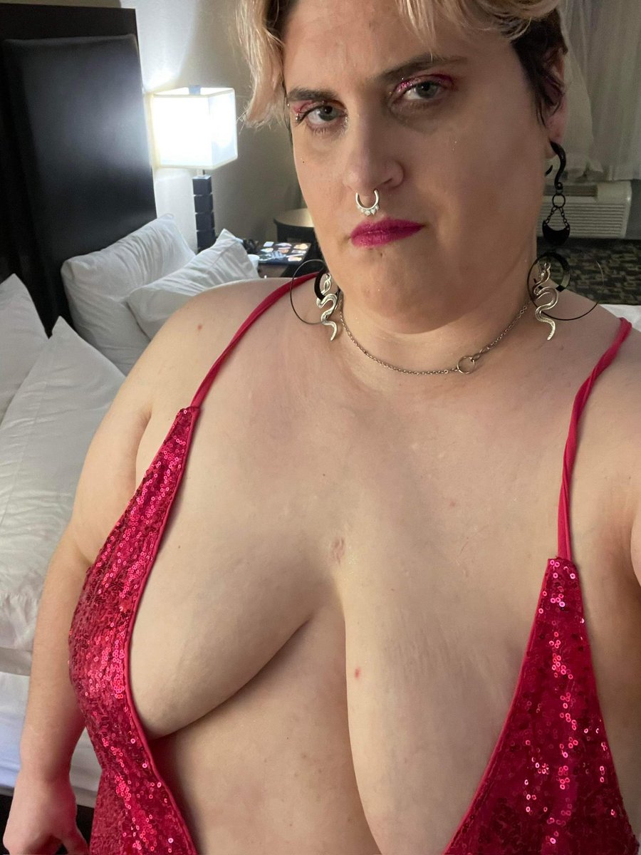 Hello!

𖤐 35

𖤐 She/They

𖤐 Pan and Polyam

𖤐 5’9” BBW with tatts and piercings

𖤐 Sub leaning switch~

𖤐 Lots of kinks! Impact play, choking, spanking, cnc, restraint, bimbo, and a lot of other stuff!

𖤐 I like gaming, music, movies, making jewelry, cosplay and much more!