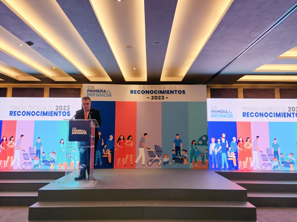soyccmx's tweet photo. El @cceoficialmx reconoció al #CCMX por su participación y colaboración en las acciones de la #RedCCE por la #PrimeraInfancia, la cual promueve programas y políticas internas a favor de la infancia en las empresas. El reconocimiento fue recibido por nuestro director @JCostolaza https://t.co/pDtFPKLsUR