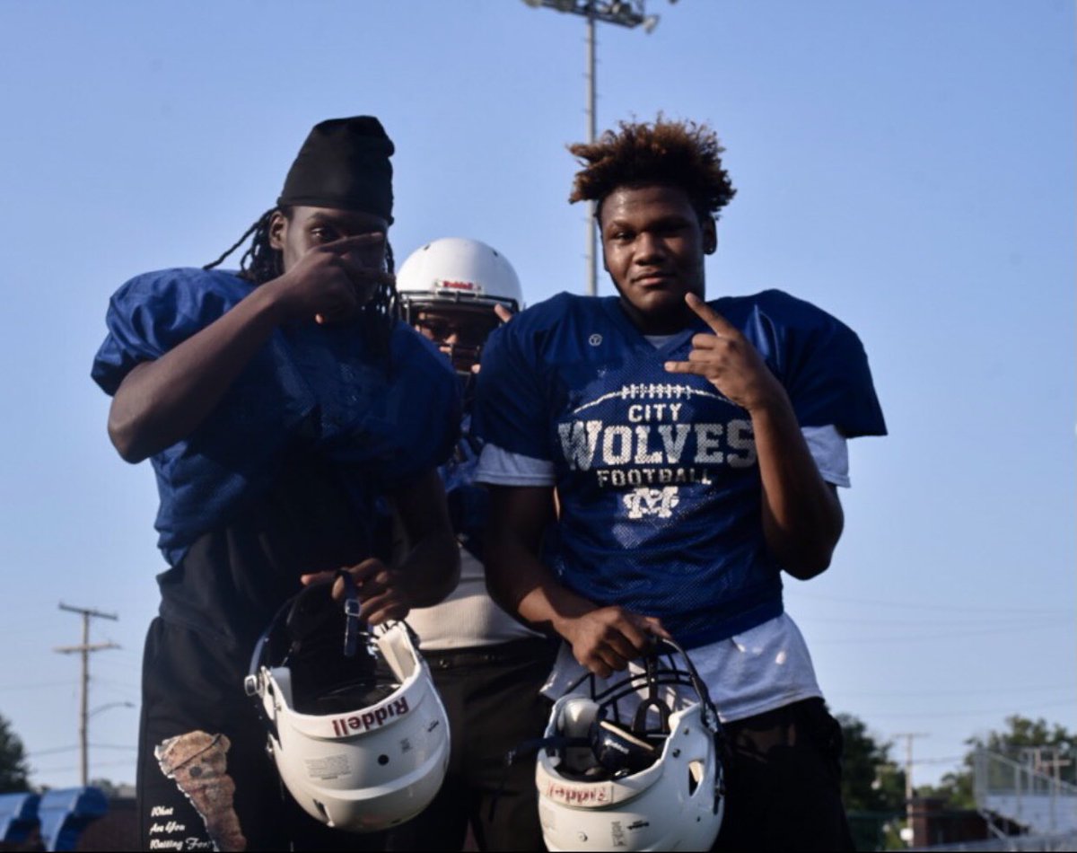 Okay_Jamesss's tweet image. FAMILY 🐺 @MCityFootball | #CoachDavis