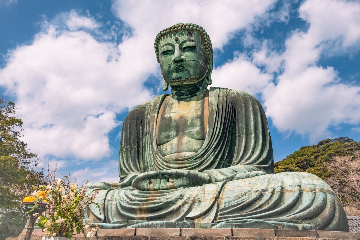 AsianTeaTime's tweet image. 📿The story of the Great Buddha of Kamakura is both fascinating and heartwarming. The iconic bronze statue has a history that spans centuries, filled with adventure, disaster, and resilience.
The Great Buddha was cast in 1252 during the Kamakura period, a time of great cultural…