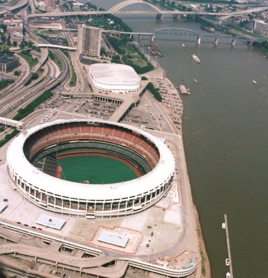 MLB Cathedrals on X: Aerial of former Reds home Riverfront Stadium in  Cincinnati. The current location Great American Ballpark is squeezed in  between Riverfront and Heritage Bank Center (also pictured). #Reds   /