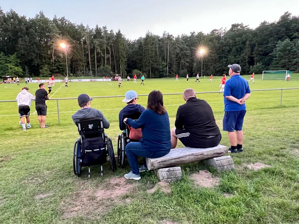 rollenderhsvfan's tweet photo. Testspiel: SG Mustin/Schlagsdorf gegen Ratzeburger SV U19 (3:3)
#fussball #fussballspiel #fotos #bilder #groundhopper #groundhopperapp #futbology #rautenfranz #rollenderhsvfan #testspiel #flutlicht #rasenplatz #ratzeburgersv #sgmustinschlagsdorf #mustin #dienstag #neuerground https://t.co/griNY7cQxF